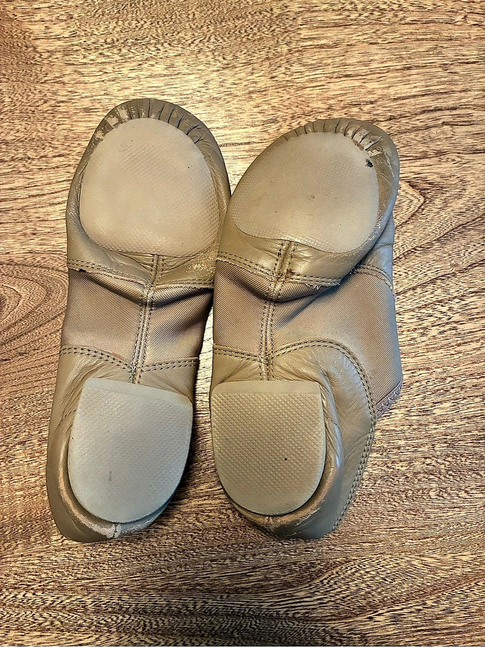 Capezio Tan Jazz Shoes sz 6 - Picture 2 of 2